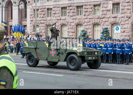 Kiew, Ukraine. 24 August, 2017. Feier zum Tag der Unabhängigkeit der Ukraine mit militärischen Parade im Zentrum der Stadt Credit: maksym Dragunov/Alamy leben Nachrichten Stockfoto