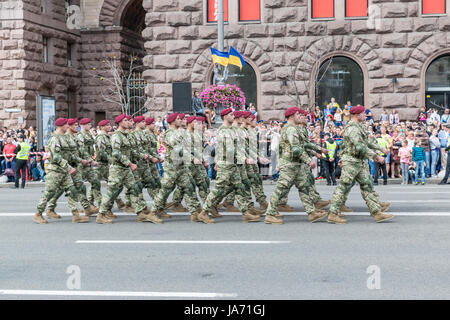 Kiew, Ukraine. 24 August, 2017. Feier zum Tag der Unabhängigkeit der Ukraine mit militärischen Parade im Zentrum der Stadt Credit: maksym Dragunov/Alamy leben Nachrichten Stockfoto