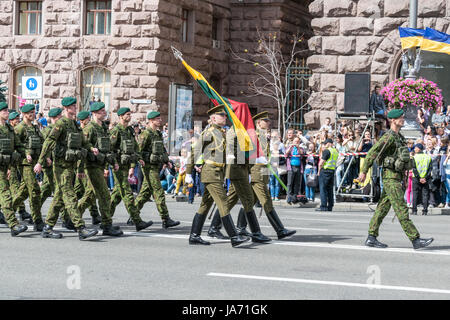 Kiew, Ukraine. 24 August, 2017. Feier zum Tag der Unabhängigkeit der Ukraine mit militärischen Parade im Zentrum der Stadt Credit: maksym Dragunov/Alamy leben Nachrichten Stockfoto