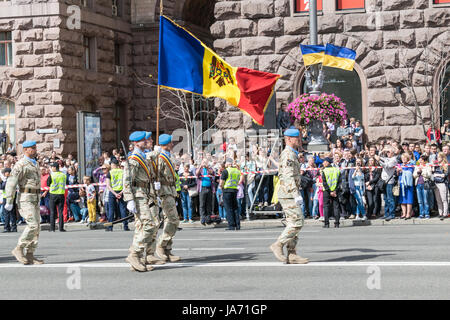 Kiew, Ukraine. 24 August, 2017. Feier zum Tag der Unabhängigkeit der Ukraine mit militärischen Parade im Zentrum der Stadt Credit: maksym Dragunov/Alamy leben Nachrichten Stockfoto