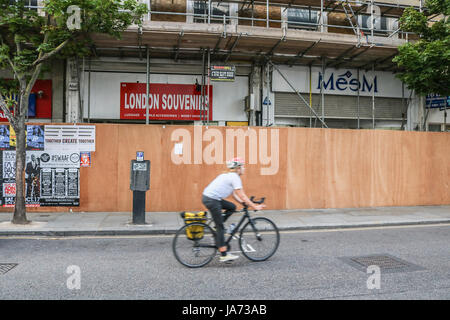 London, Großbritannien. 24. August 2017. Business Eigenschaften und Store Fronten in Notting Hill sind verbrettert mit temporären horten Vorsorglich als 1 Millionen Feiernden sind für den Notting Hill Carnival über den 3 Tag Street Festival im August Bank Holiday, Europas größte Street Festival, feiert der karibischen Kultur durch die British West Indian Community Kredit erwartet: Amer ghazzal/Alamy leben Nachrichten Stockfoto