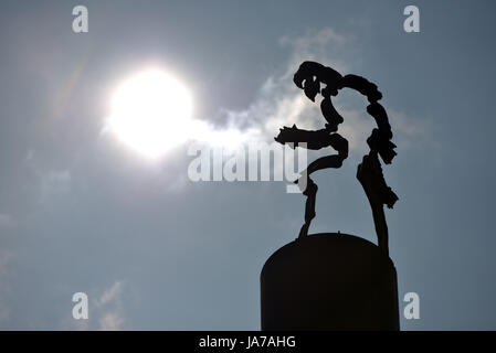 Skulpturen von Paola Piglia am Eingang zum Vauxhall Lustgärten, London. Stockfoto