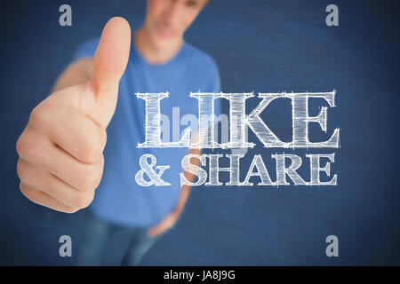 Mann aufgeben seinen Daumen neben wie & Anteil so wie ein soziales Netzwerk-logo Stockfoto