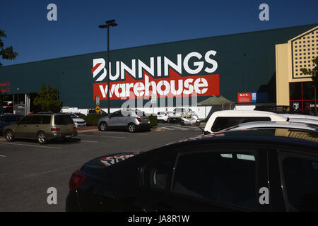 Rothwell, Redcliffe, Australien: Bunnings Lager Baumarkt Parkplatz Stockfoto