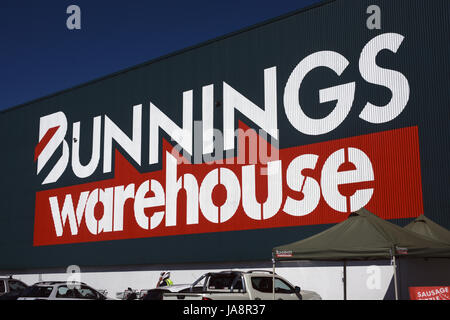 Rothwell, Redcliffe, Australien: Bunnings Warehouse Hardware Signage auf Gebäude Stockfoto