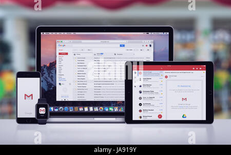 Google Gmail auf dem Apple iPhone 7 iPad Pro Apple Watch und Macbook Pro Stockfoto