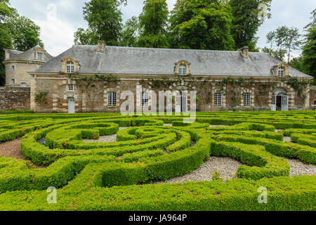 Frankreich, Calvados, Balleroy, Schloss Balleroy, Jardin ein la Francaise und Nebengebäude Stockfoto