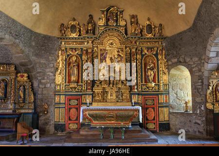 Frankreich, Cantal, Parc Naturel Regional des Volcans d'Auvergne, Apchon, St. Blasius Kirche, altarbilder Eiche geschnitzt, bemalt und vergoldet Stockfoto