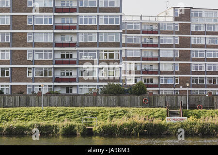 Appartementhaus am Fluss Trent, Nottingham, Nottinghamshire, East Midlands, England Stockfoto