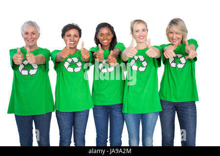 Team von weiblichen Umweltaktivisten Daumen aufgeben auf weißem Hintergrund Stockfoto