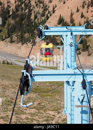 Touristischen Schwebebahn / Seilbahn im Vorfeld Monarch Ridge (Höhe 12.000 ft / 3700m) und die kontinentale Wasserscheide in den Rocky Mountains in Colorado. Stockfoto