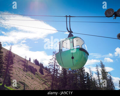 Touristischen Schwebebahn / Seilbahn im Vorfeld Monarch Ridge (Höhe 12.000 ft / 3700m) und die kontinentale Wasserscheide in den Rocky Mountains in Colorado. Stockfoto