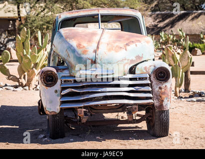 Altes Auto Wrack links in Solitaire auf der Namib-Wüste, Namibia. Stockfoto