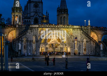 Frankreich, Hautes Pyrenäen, Lourdes, Wallfahrtskirche Basilika unserer lieben Frau von Lourdes Stockfoto