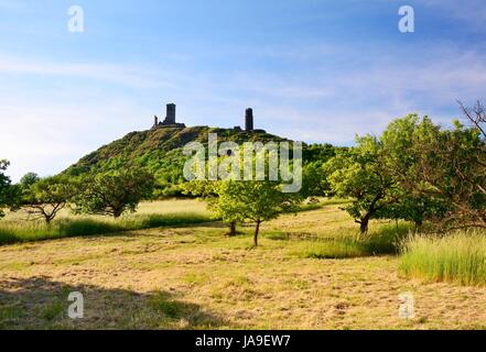 Hazmburk Burg auf einem Hügel im tschechischen Mittelgebirges. Stockfoto