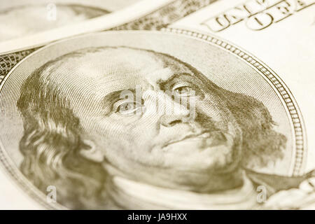 Makro Nahaufnahme von Benjamin Franklins Gesicht auf die US $100 Dollar-Schein. Getönten Stockfoto