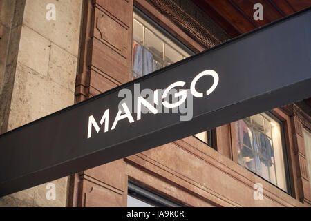 Mango-Brand-Store in Mailand, Italien Stockfoto