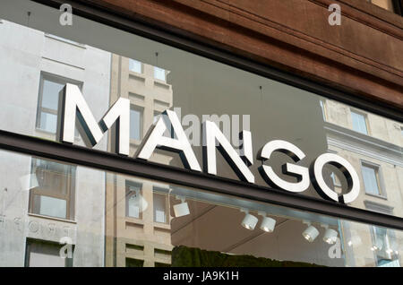 Mango-Brand-Store in Mailand, Italien Stockfoto