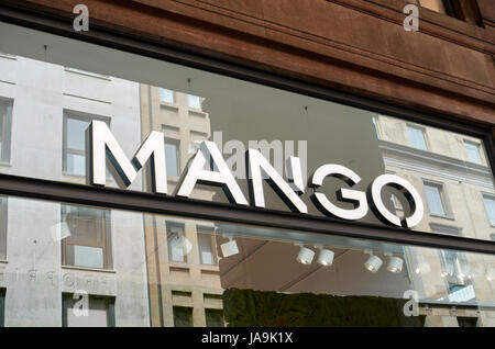 Mango-Brand-Store in Mailand, Italien Stockfoto