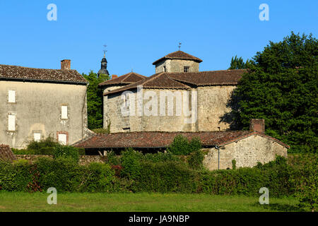 Frankreich, Haute Vienne, Mortemart, beschriftet Les Plus beaux villages de France (Schönste Dörfer Frankreichs), das Schloss und Häuser Stockfoto