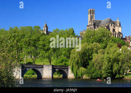 Frankreich, Haute Vienne, Limoges, Saint Etienne Brücke, den Fluss Vienne und Saint Etienne Kathedrale Stockfoto