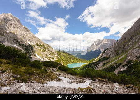 Panorama der Zugspitze Berg und See Seebensee. Ehrwald, Tirol, Österreich Stockfoto