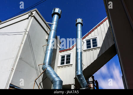 Eine Nacht-Bild von einem der Mare Island Altbau aufzugeben. Mare Island befindet sich in Vallejo, Kalifornien. Stockfoto