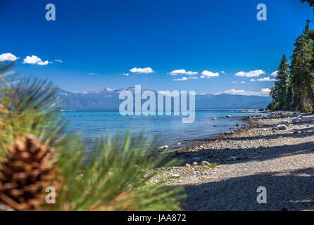 Sugar Pine Point State Park: Lake Tahoe Küste Blick nach Süden in Richtung Heavenly Valley, Kalifornien. Stockfoto