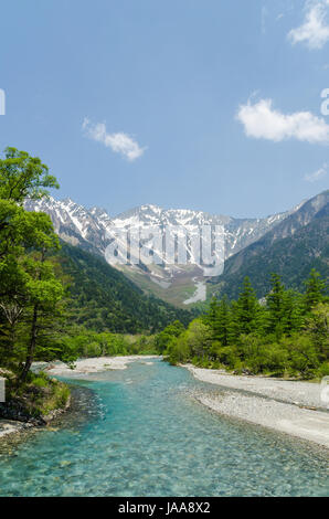 Hotaka Reichweite und Azusa Bergfluss im Frühjahr auf Kamikochi Nationalpark Nagano japan Stockfoto