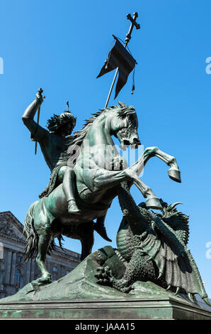 St. George und der Drachenstatue, Spreeufer, Nikolaiviertel, Berlin, Deutschland Stockfoto