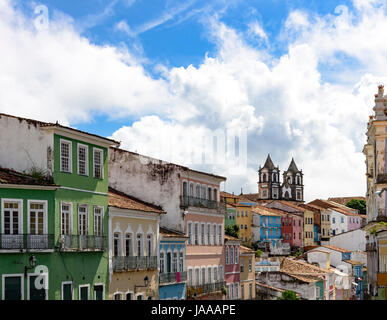 Haus, Fassaden und Kirchen von dem historischen Stadtteil Pelourinho in Salvador, Bahia Stockfoto