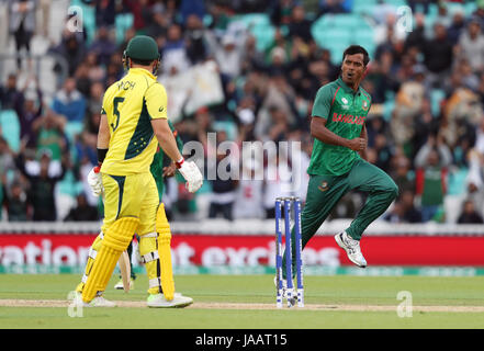 Bangladeshs Rubel Hossain feiert dabei das Wicket Australiens Aaron Finch (links) während der ICC Champions Trophy, ein Spiel auf das Oval, London-Gruppe. Stockfoto