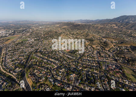 Luftaufnahme von Newbury Park und Thousand Oaks Vorstadtnachbarschaften in der Nähe von Los Angeles, Kalifornien. Stockfoto