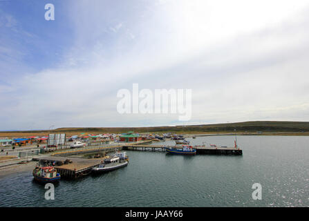 Blick auf die Boote im Hafen von Porvenir, Feuerland, Chile Stockfoto