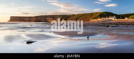 Huntcliff und Ship Inn, Saltburn. Stockfoto