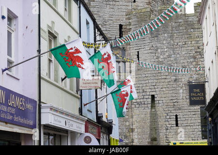 Wales Flaggen in der Einkaufspassage Stockfoto