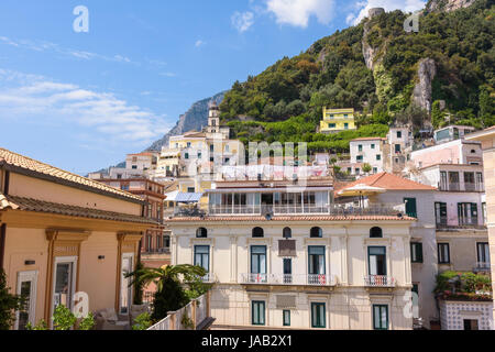 Gebäude der Piazza del Duomo in Amalfi, Kampanien, Italien Stockfoto