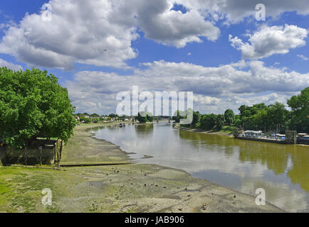 Themse und der Kew-Eisenbahnbrücke bei Ebbe von der Kew Bridge Stockfoto