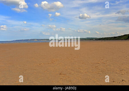 Ausgedehnte Filey Bay einschließlich Hunmanby und Reighton Sande führende Bempton Cliffs und fernen Flamborough Head, Filey, North Yorkshire, England, UK. Stockfoto