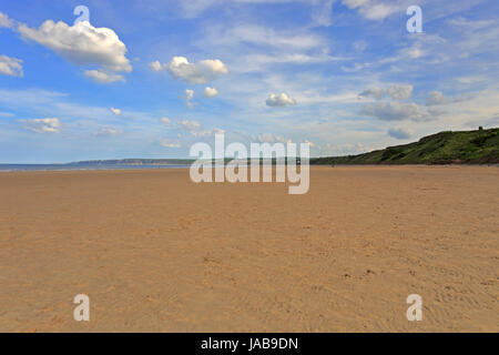 Ausgedehnte Filey Bay einschließlich Hunmanby und Reighton Sande führende Bempton Cliffs und fernen Flamborough Head, Filey, North Yorkshire, England, UK. Stockfoto