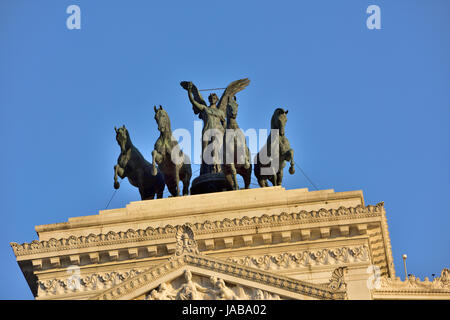 Göttin Victoria Reiten auf Quadrigen, Statue auf Altare della Patria oder "Altar des Vaterlandes" Monument-Gebäudes Stockfoto