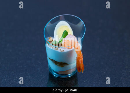 Molekulare Küche Speisen im Buffet Plastikgeschirr Stockfoto