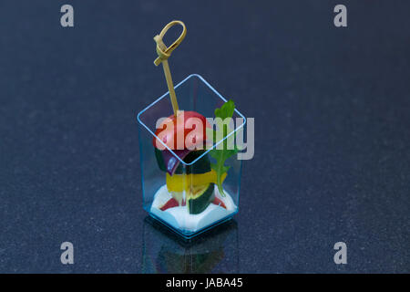 Molekulare Küche Speisen im Buffet Plastikgeschirr Stockfoto