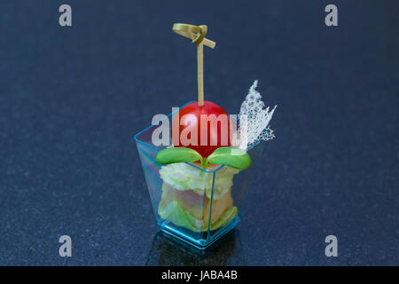 Molekulare Küche Speisen im Buffet Plastikgeschirr Stockfoto