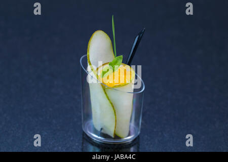 Molekulare Küche Speisen im Buffet Plastikgeschirr Stockfoto