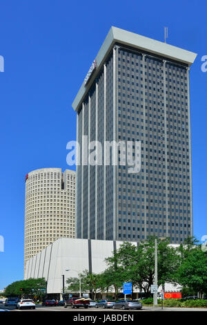 Ansicht von Bürogebäuden in der Innenstadt von Tampa, FL enthalten Wolkenkratzer und der Rivergate-Turm, ein Meilenstein, auch bekannt als die Bierdose Gebäude Stockfoto