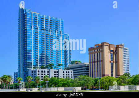 Die SkyPoint Eigentumswohnung 33 Fußböden aus Glas und schlankes Design sind jetzt ein unverwechselbares Wahrzeichen unter Bürogebäude in der Innenstadt, Tampa, FL Stockfoto