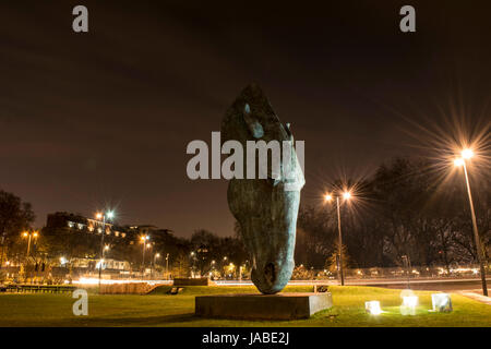 Stilles Wasser, eine Outdoor-Bronze-Skulptur eines Pferdekopfes. London, England. Stockfoto