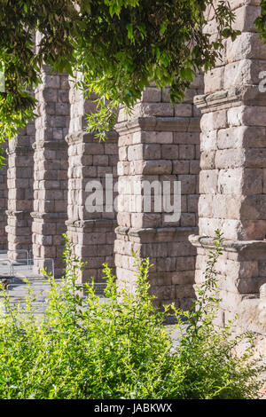 Teilansicht des römischen Aquädukts befindet sich in der Stadt Segovia, UNESCO-Weltkulturerbe, Spanien Stockfoto