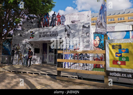 Superhelden-Lego-Ausstellung in South Bank, London, England, Großbritannien Stockfoto